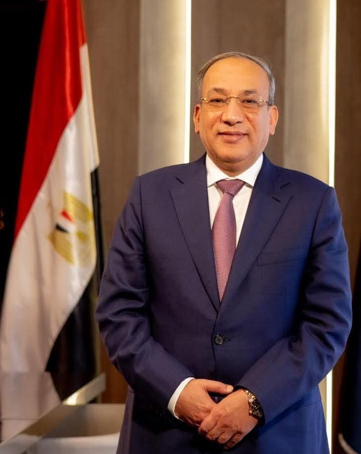 عميد هندسة طنطا يهنئ الأستاذ الدكتور طارق المحمدي خليفة بفوزه بعضوية مجلس النواب عن دائرة طنطا